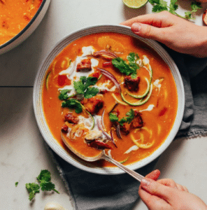 Thailand: “Tom Yum: Sup Pedas Asam yang Menjadi Ikon Kuliner Thailand”